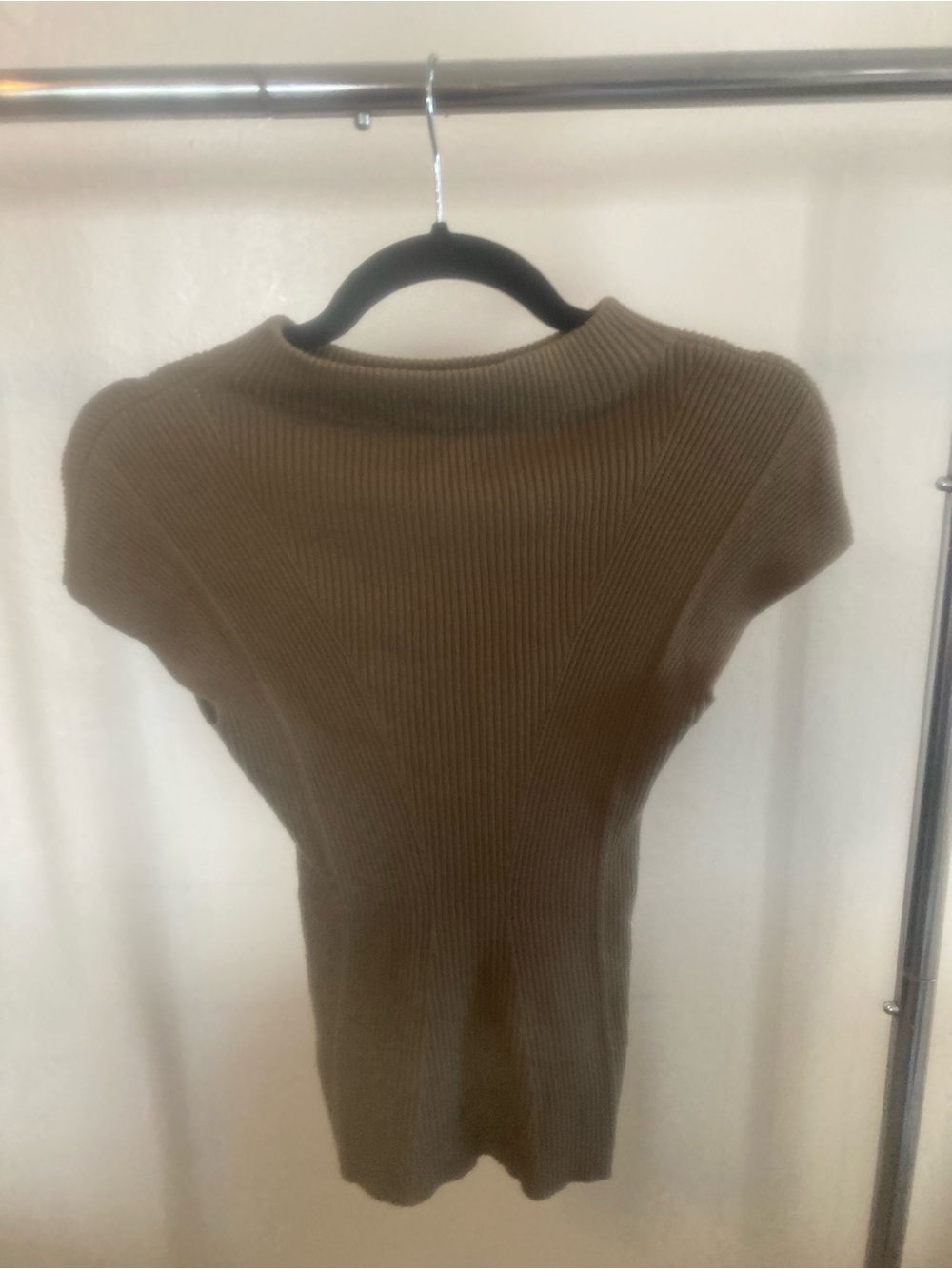 Madeline Ribbed Crew Short-Sleeve Sweater in Taupe Brown
